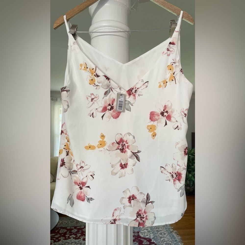 RW&Co thang top flower print, Double layer light poly fabric.n. Size L women .